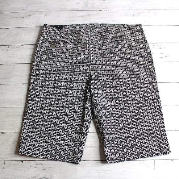 Rafaella Womens Bermuda Shorts Size 12 L Black White Geo Print Shaping - Picture 1 of 6